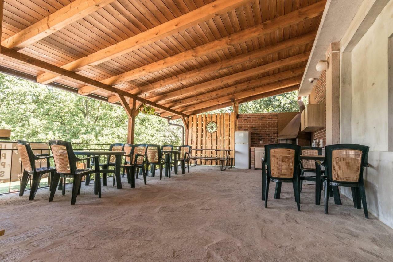 Restaurace Penzion Pod Sumarnikem Tvarozna Lhota Экстерьер фото