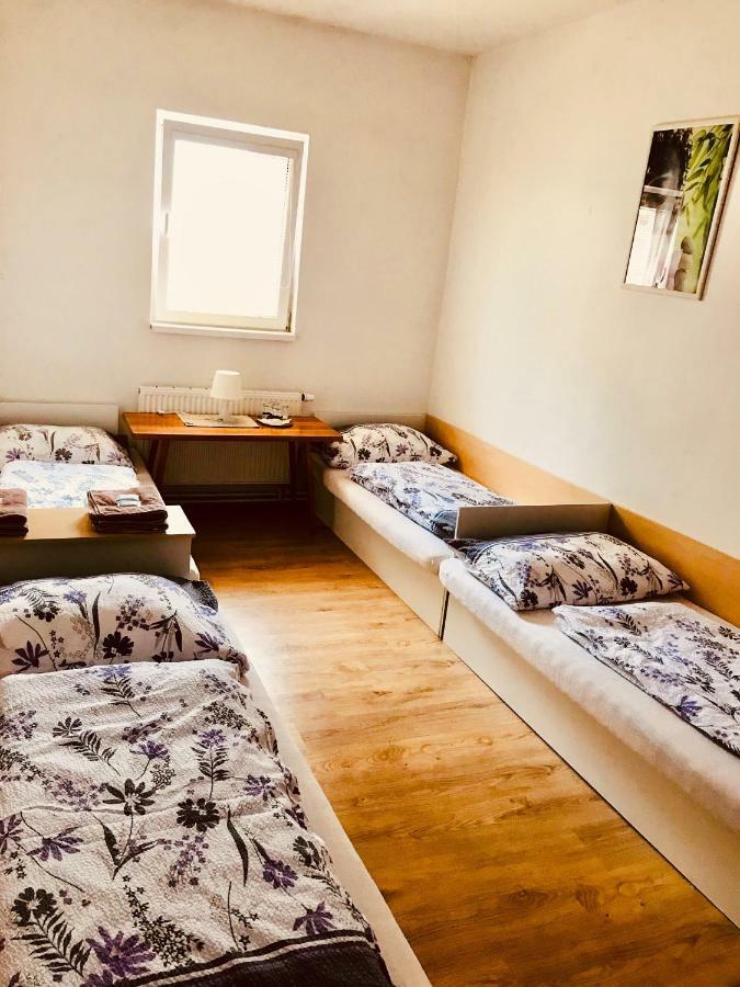 Restaurace Penzion Pod Sumarnikem Tvarozna Lhota Экстерьер фото